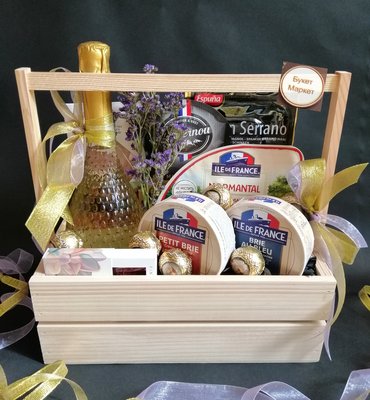 Подарунковий кошик для жінок з сиром та солодощами +Напій (додаткова оплата) №916 000916 фото