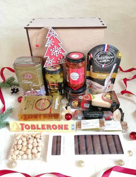 Подарочный набор на Новый год с чаем, кофе, сыром и сладостями №1035 1035 фото
