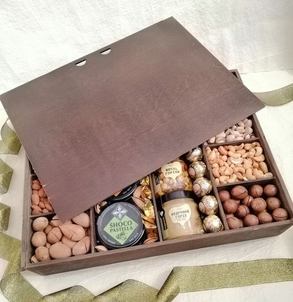 Великий подарунковий набір з горіхами, медом та цукерками №944 000944 фото