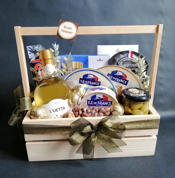 Подарочная корзина с сыром и конфетами №901 901 фото