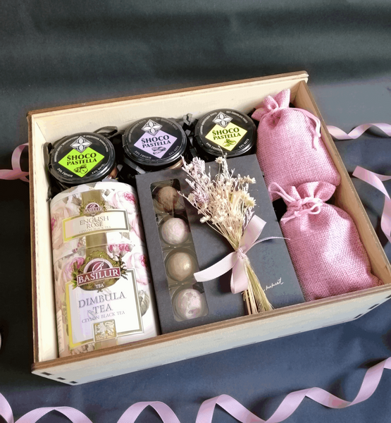 Жіночий подарунковий набір з чаєм, шоколадом та горіхами №1126 001126 фото