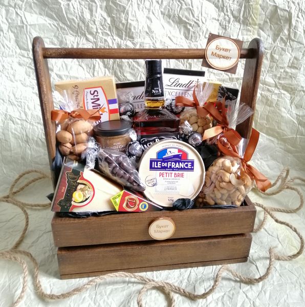 Подарунковий набір для чоловіка з горіхами, сиром та шоколадом №528 528 фото