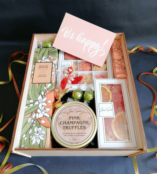 Жіночий подарунковий набір з ароматами для дому та солодощами №1129 001129 фото