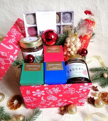 Подарунковий набір на Новий рік з чаєм, цукерками та варенням №1005 1005 фото