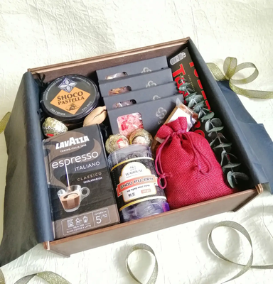 Сладкий подарочный набор для женщины с кофе, чаем и шоколадом №1082 001082 фото