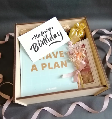 Подарунковий набір для жінки з шоколадом та блокнотом планером №1092 001092 фото