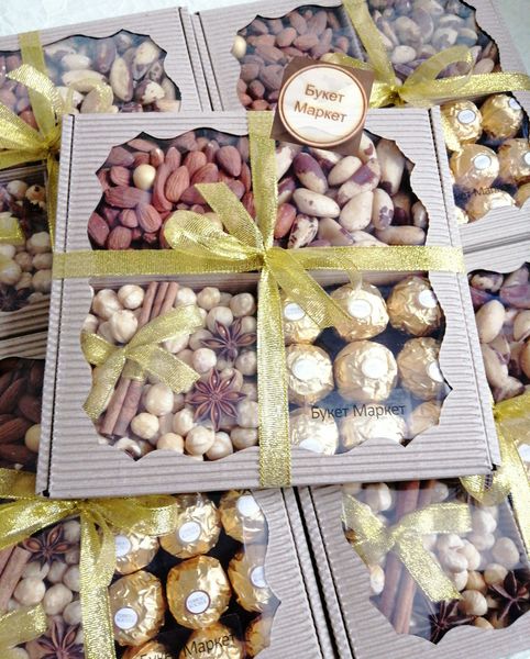 Подарок на Новый Год с орехами и конфетами №658 658 фото