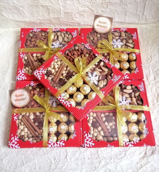 Подарок на Новый Год с орехами и конфетами №658 658 фото