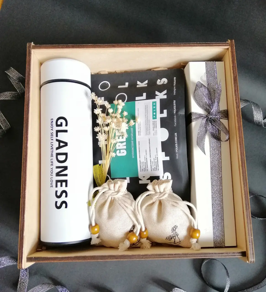 Жіночий подарунковий набір з чаєм, термосом та цукерками №1104 001104 фото